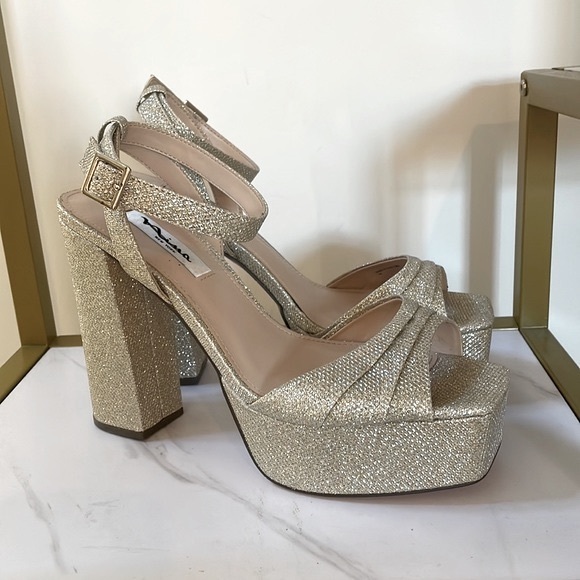 Nina Dorcas Gold Glitter Platform Sandal - Picture 4 of 13